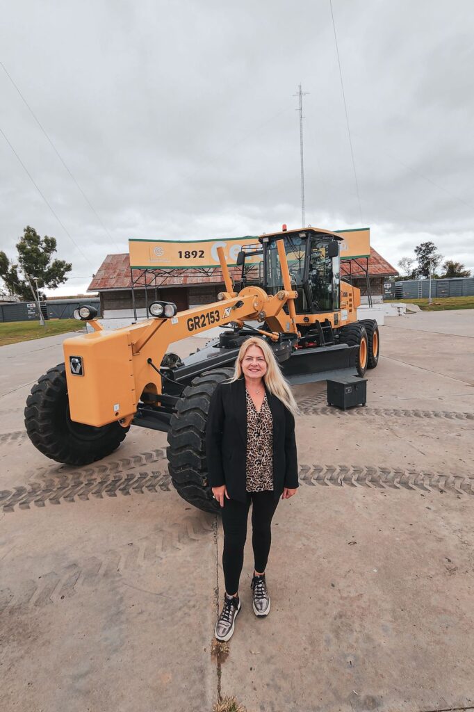 El Municipio recibió la nueva Motoniveladora 0km 2 motoniveladora