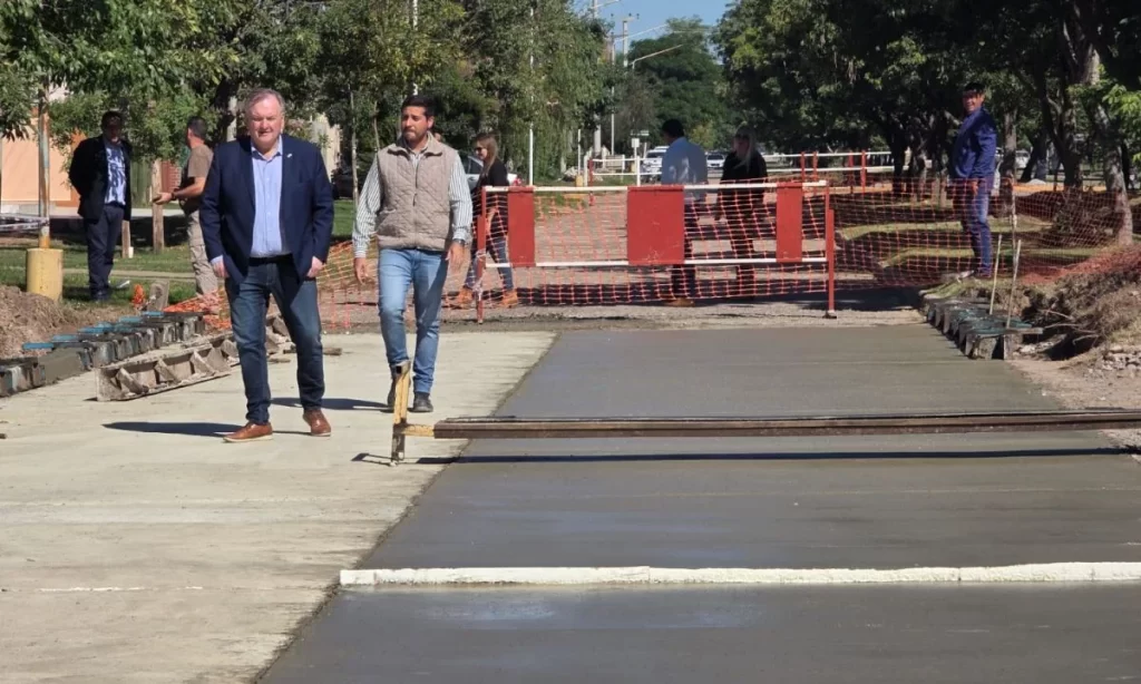 El senador Michlig recorrió obras en marcha en la ciudad de Ceres y firmó convenios de infraestructura vial para MMyCC 3 obras ceres 5