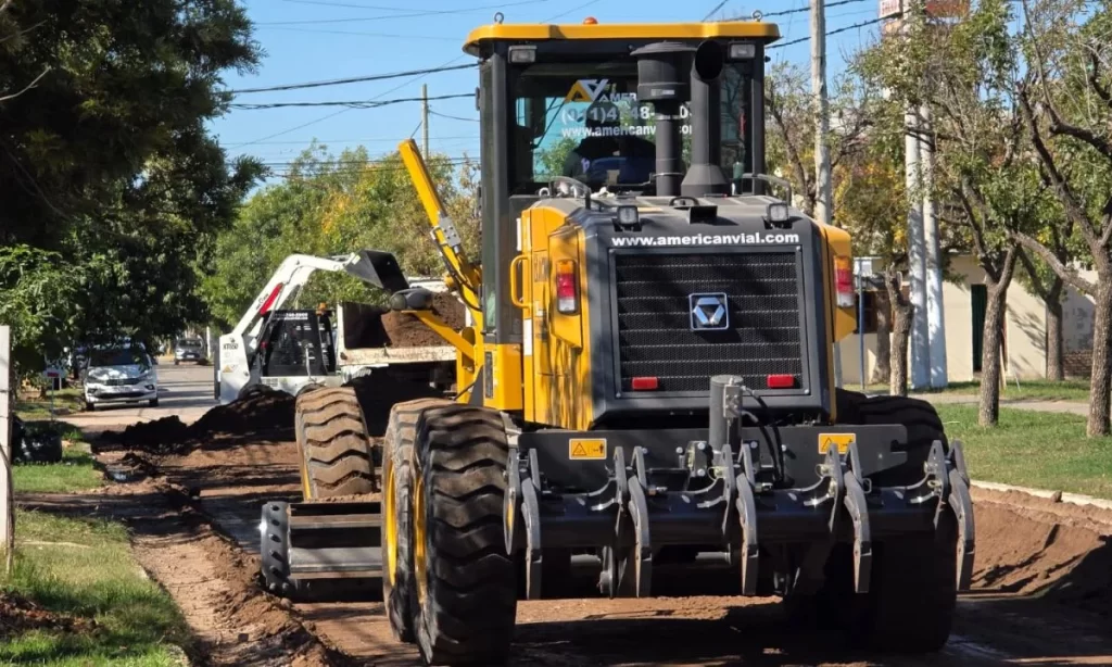 El senador Michlig recorrió obras en marcha en la ciudad de Ceres y firmó convenios de infraestructura vial para MMyCC 4 obras ceres 6