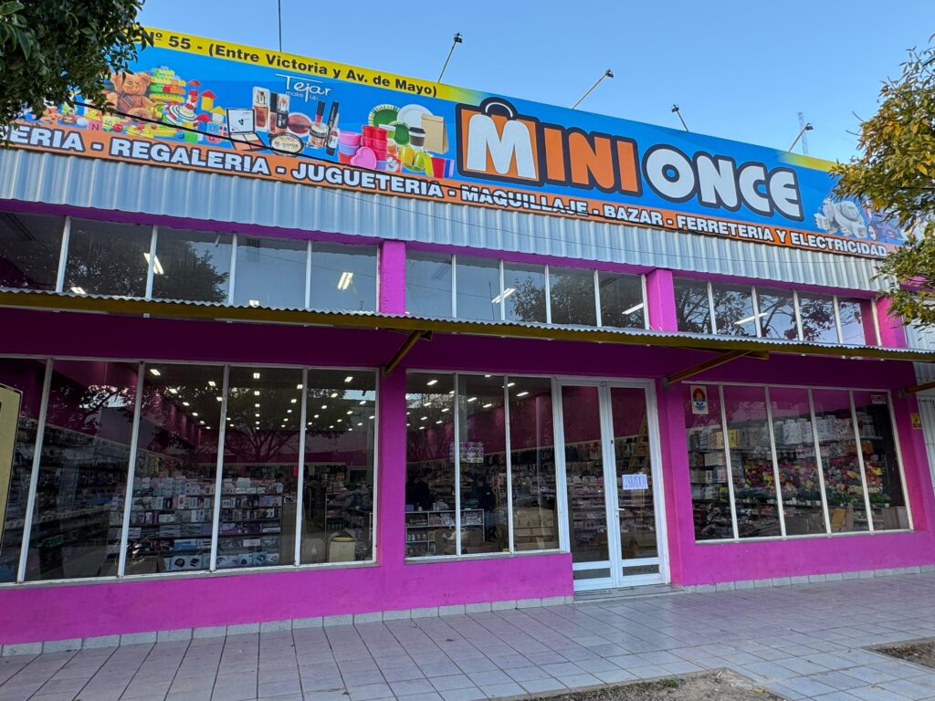 "Mini Once" inauguró su local en Ceres 2 mini once frente