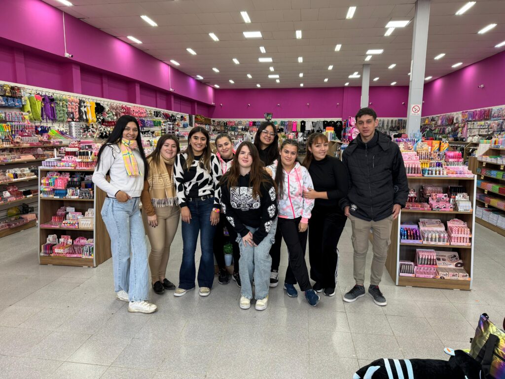 "Mini Once" inauguró su local en Ceres 3 mino once personal