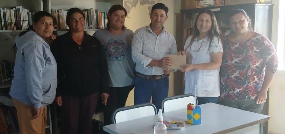 Pablo Zárate y Marcelo González gestionaron una aporte para la escuela rural La Marina 2 zarate