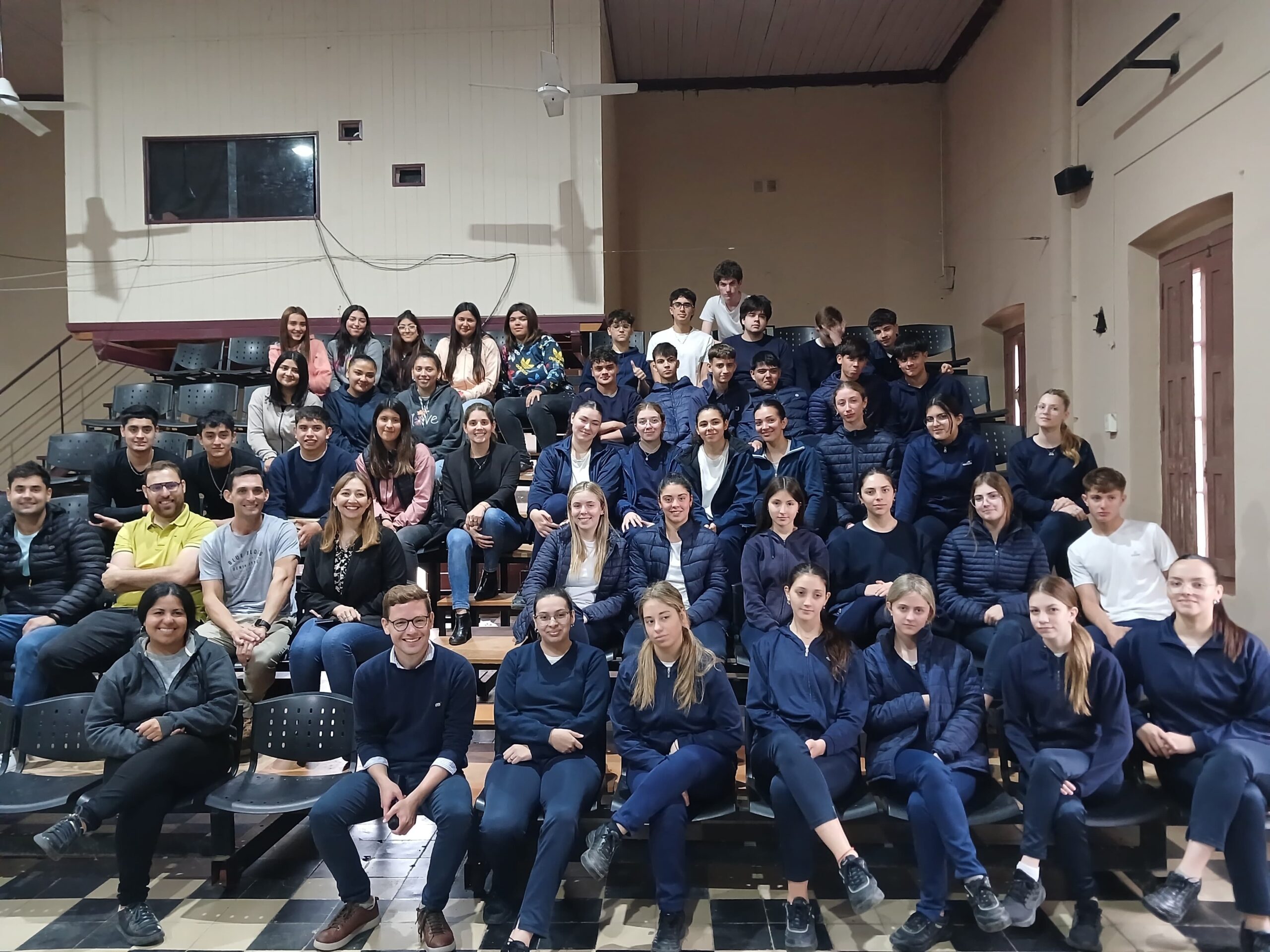 jovenes scaled