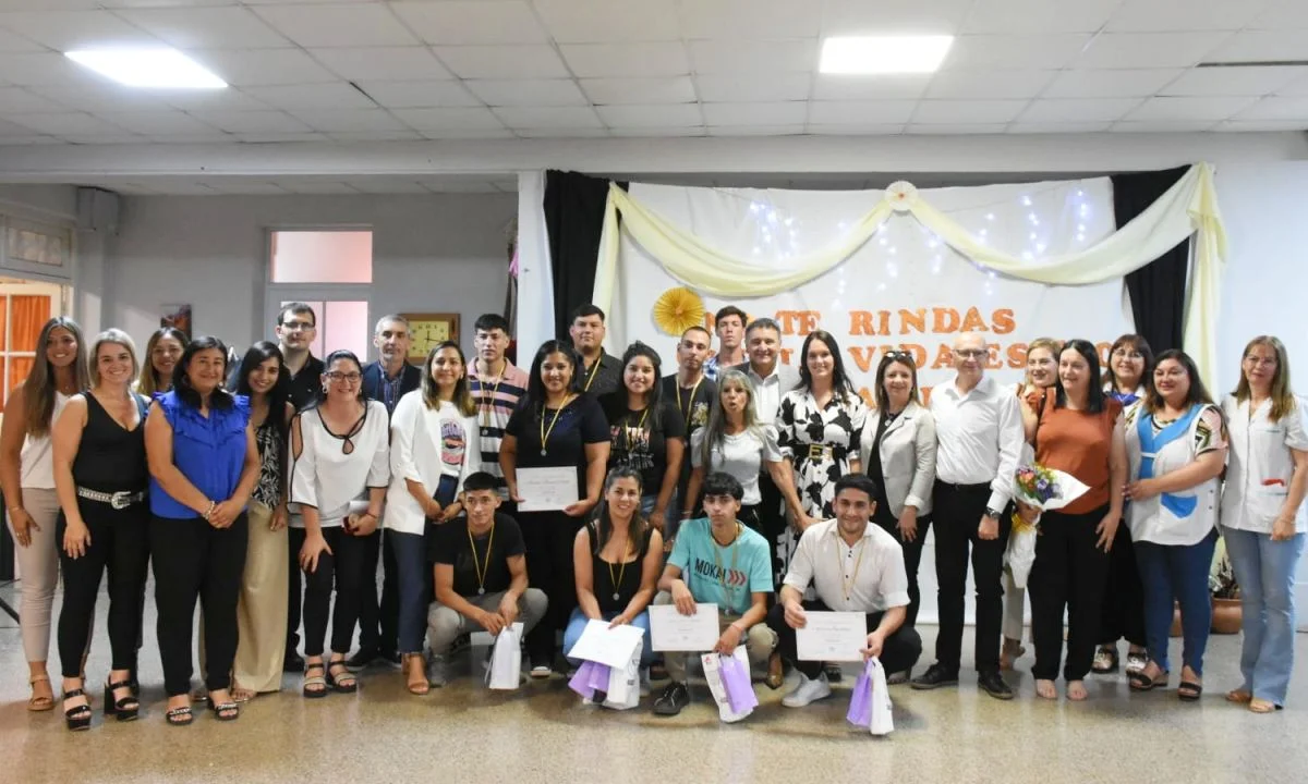 Primera promoción de egresados del EEMPA de la localidad de Ambrosetti 1 eempa ambrosetti 1