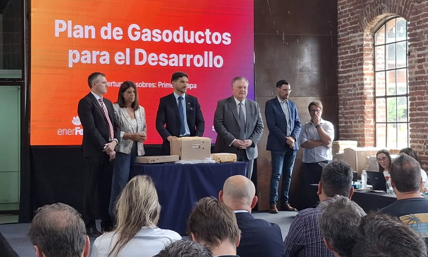 Durante un trascendental acto licitatorio se recibieron 8 propuestas para la construcción de 6 gasoductos provinciales 1 gasoducto 1