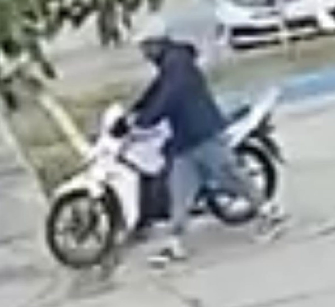 Ceres: En plena Avenida robaron la moto de una docente 1 moto