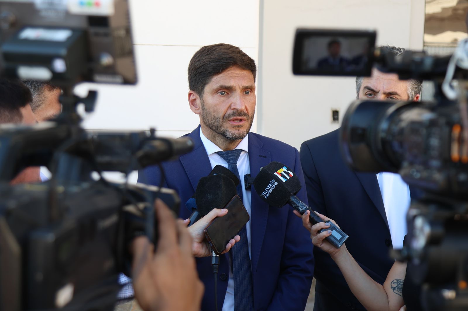 Pullaro: “Santa Fe es la primera provincia que le devuelve a sus jubilados la diferencia entre el 5 % de su jubilación y lo que gasten en medicamentos” 1 maxi pullaro