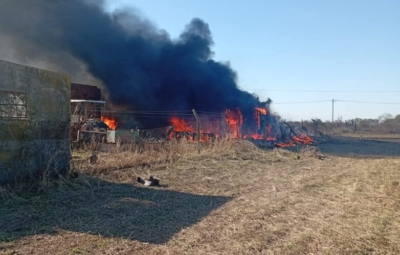 Reconocimiento a los Bomberos Voluntarios de Selva tras un voraz incendio en un taller mecánico 1 INCENDIO SELVA
