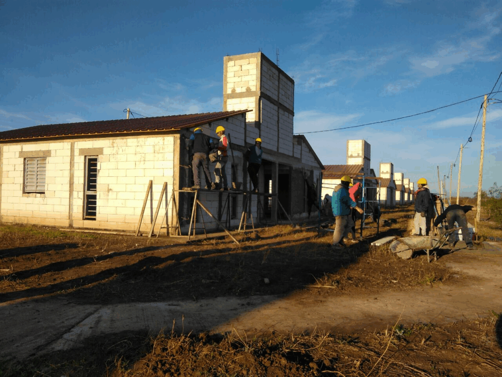 Bertolino agradeció a Zamora por la reactivación de las 100 viviendas en Selva 4 image 1