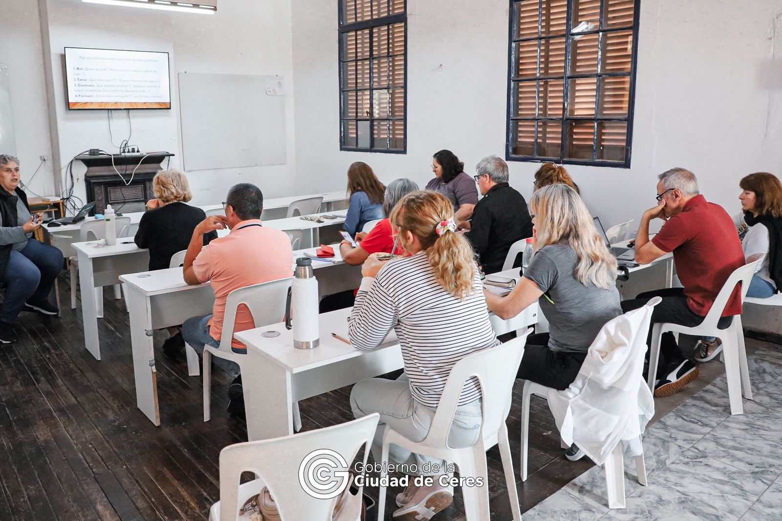 Se realizó la primera capacitación de IA para adultos 1 clases